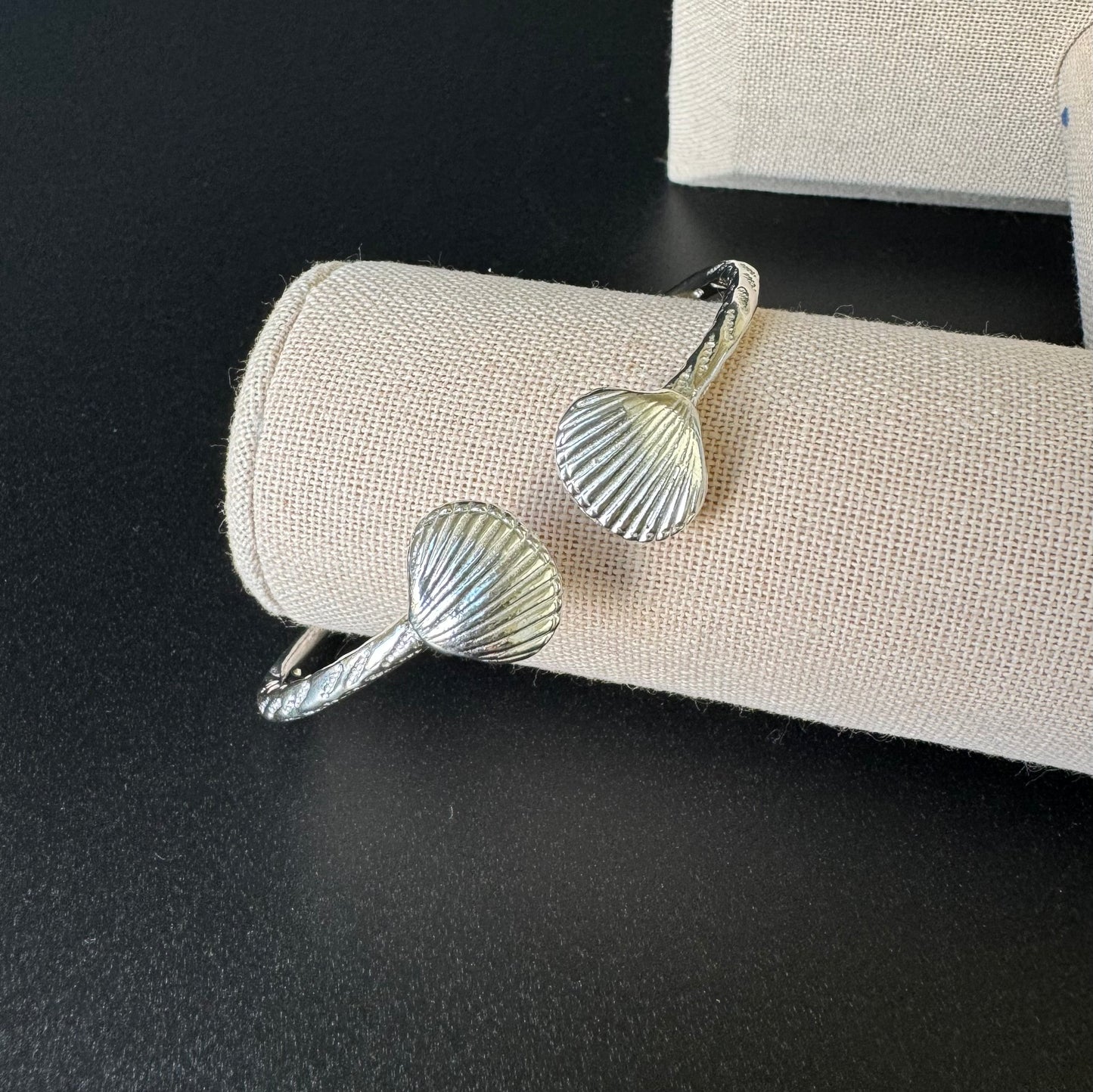 Elegant Sea Shell Scallop .925 Sterling Silver West Indian Bangle, 1 piece